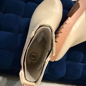 Wonder Nation Women's Cream and Tan Boots